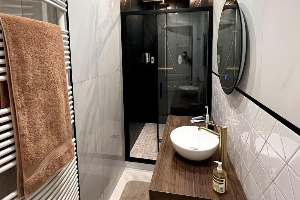 Design Flat For 4 People 18 Close To Montmartre